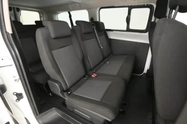 Peugeot E-Traveller (2021) thumbnail 3