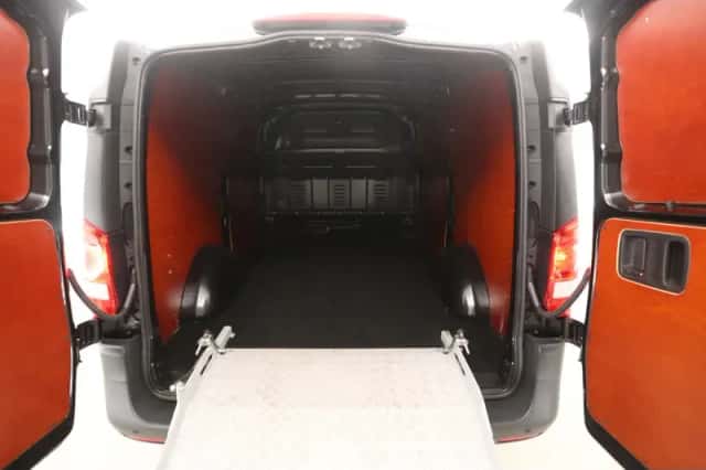 Mercedes-Benz Vito (2022) thumbnail 3