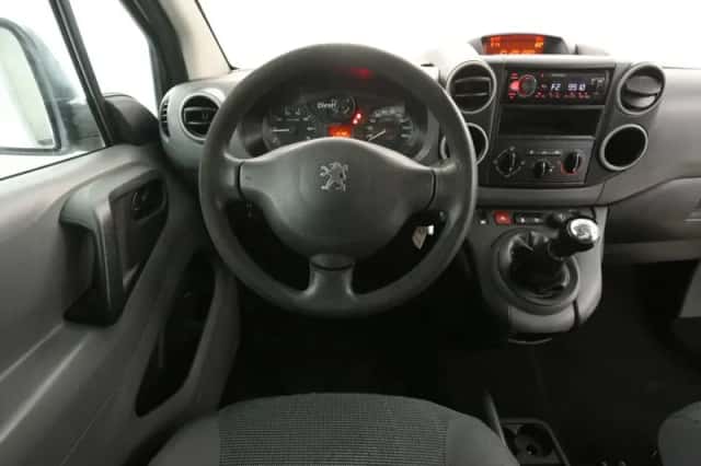 Peugeot Partner (2009) thumbnail 2