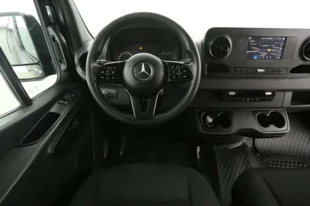 Mercedes-Benz Sprinter (2019) thumbnail 2