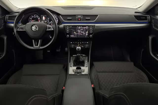 Škoda Superb (2017) thumbnail 2