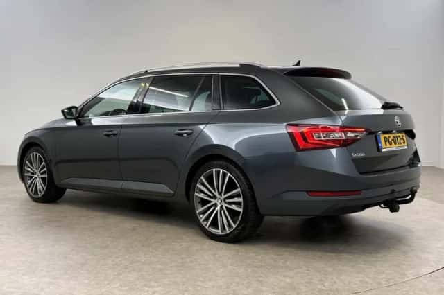 Škoda Superb (2017) thumbnail 3