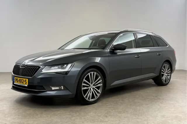 Škoda Superb (2017) thumbnail 6