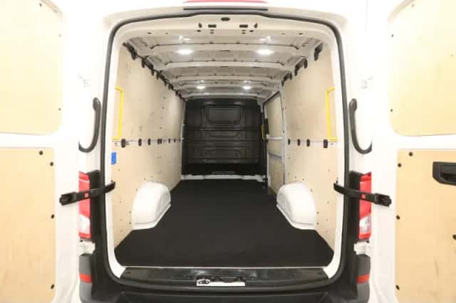 Volkswagen Crafter (2020) thumbnail 3