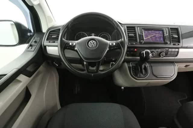 Volkswagen Transporter (2019) thumbnail 2