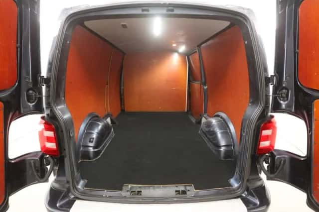 Volkswagen Transporter (2019) thumbnail 3