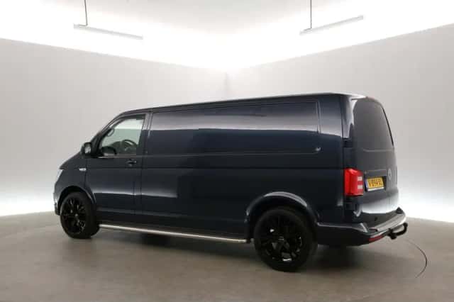Volkswagen Transporter (2019) thumbnail 4