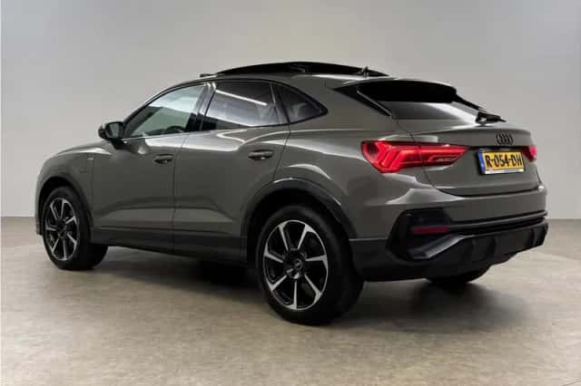 Audi Q3 (2022) thumbnail 3