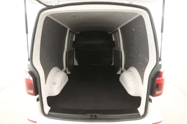 Volkswagen Transporter (2020) thumbnail 3
