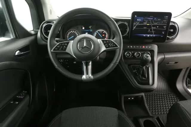 Mercedes-Benz eCitan (2025) thumbnail 2