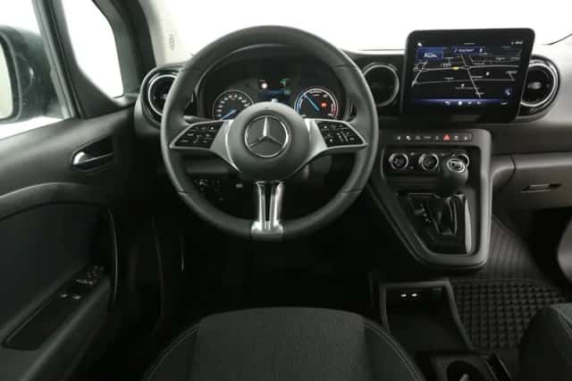 Mercedes-Benz eCitan (2025) thumbnail 2