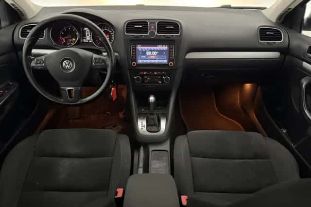 Volkswagen Golf (2011) thumbnail 2