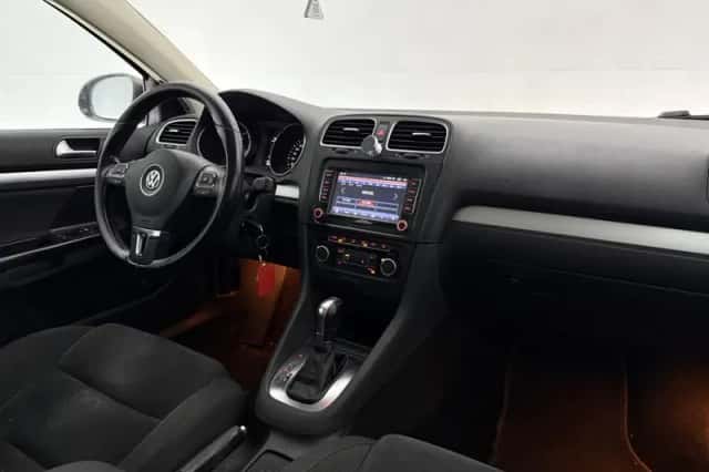 Volkswagen Golf (2011) thumbnail 4