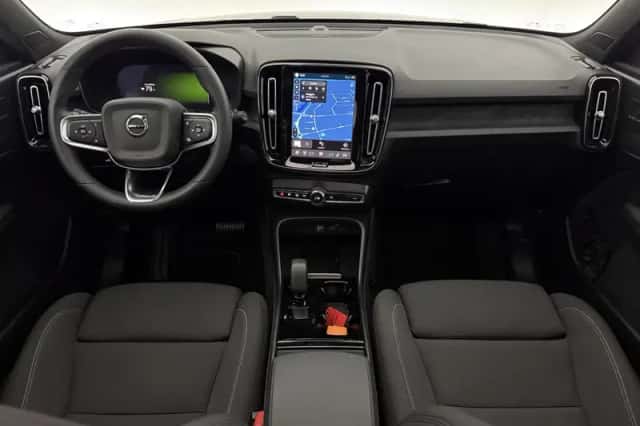 Volvo XC40 (2023) thumbnail 2