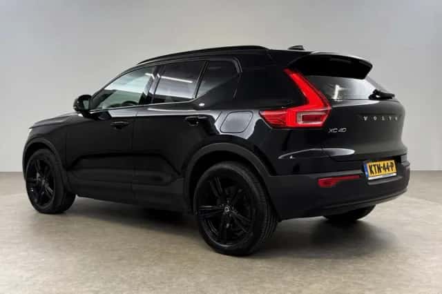 Volvo XC40 (2023) thumbnail 3