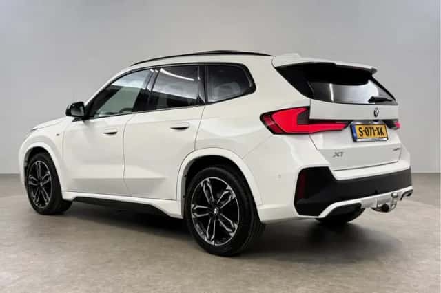 BMW X1 (2023) thumbnail 3