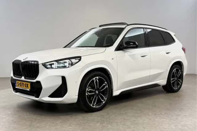 BMW X1 (2023) thumbnail 6