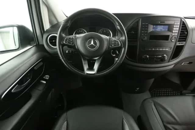 Mercedes-Benz Vito (2020) thumbnail 2