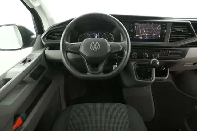 Volkswagen Transporter (2021) thumbnail 2