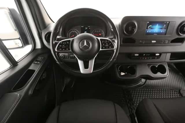 Mercedes-Benz Sprinter (2022) thumbnail 2