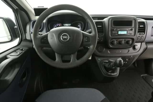 Opel Vivaro (2016) thumbnail 2