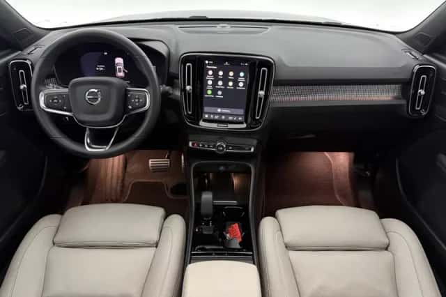 Volvo XC40 (2022) thumbnail 2