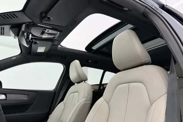 Volvo XC40 (2022) thumbnail 4