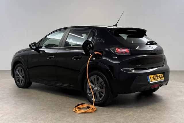 Peugeot e-208 (2021) thumbnail 3