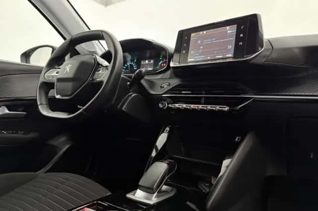 Peugeot e-208 (2021) thumbnail 4
