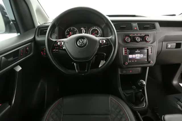 Volkswagen Caddy (2017) thumbnail 2