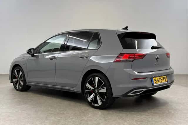 Volkswagen Golf (2021) thumbnail 3