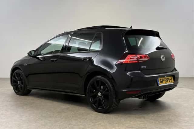 Volkswagen Golf (2015) thumbnail 3