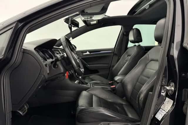 Volkswagen Golf (2015) thumbnail 4