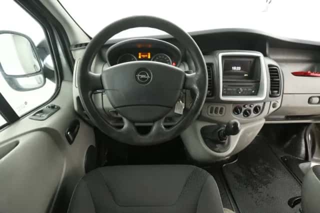 Opel Vivaro (2012) thumbnail 2
