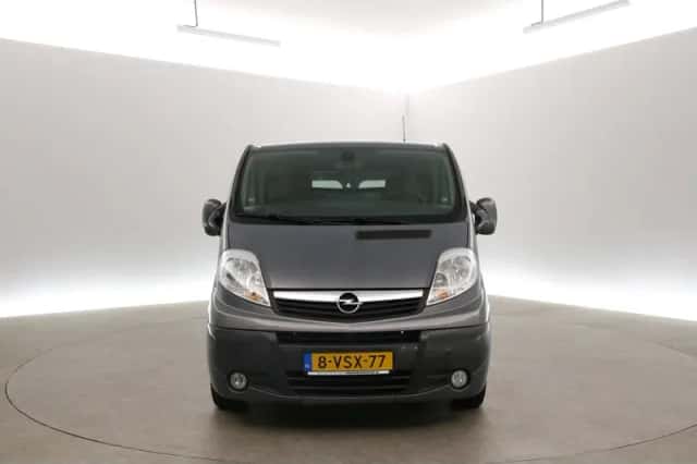 Opel Vivaro (2012) thumbnail 6