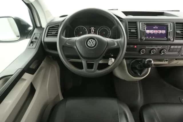 Volkswagen Transporter (2019) thumbnail 2