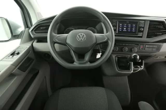 Volkswagen Transporter (2022) thumbnail 2