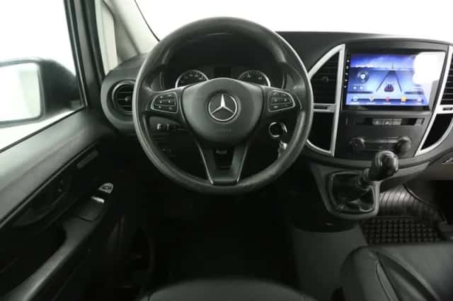 Mercedes-Benz Vito (2019) thumbnail 2