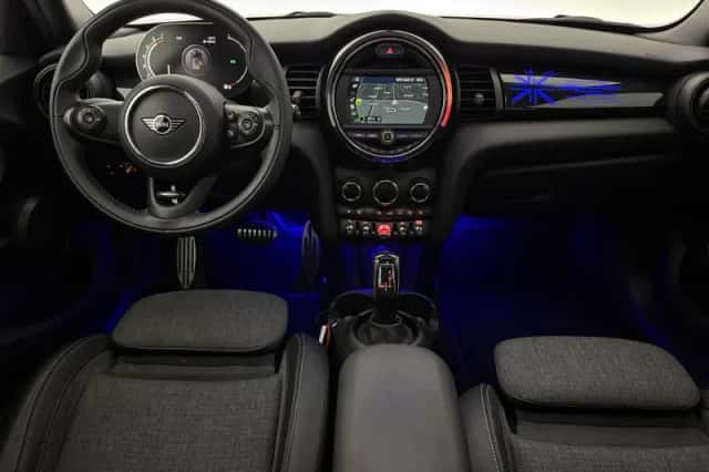 MINI Cooper (2021) thumbnail 2