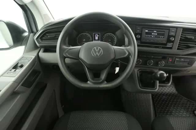 Volkswagen Transporter (2021) thumbnail 2
