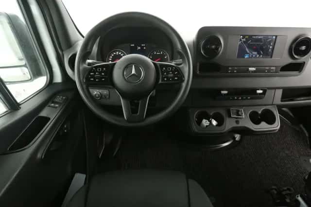 Mercedes-Benz Sprinter (2021) thumbnail 2