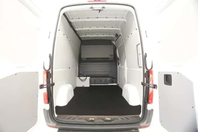 Mercedes-Benz Sprinter (2021) thumbnail 3