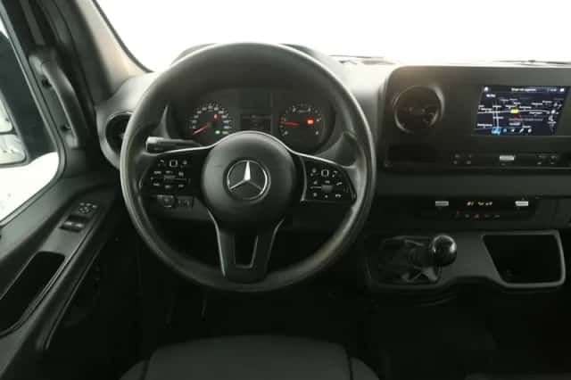 Mercedes-Benz Sprinter (2020) thumbnail 2