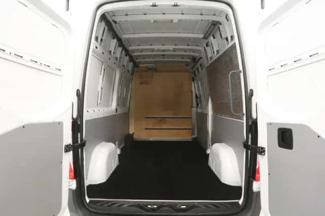 Mercedes-Benz Sprinter (2021) thumbnail 3