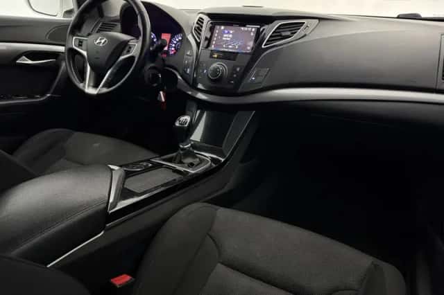 Hyundai i40 (2012) thumbnail 4