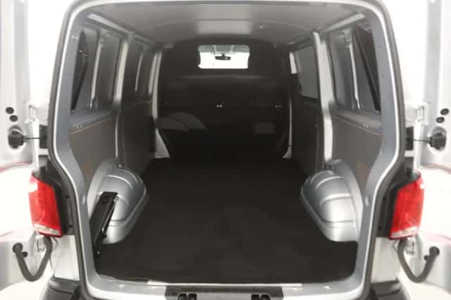 Volkswagen Transporter (2022) thumbnail 3