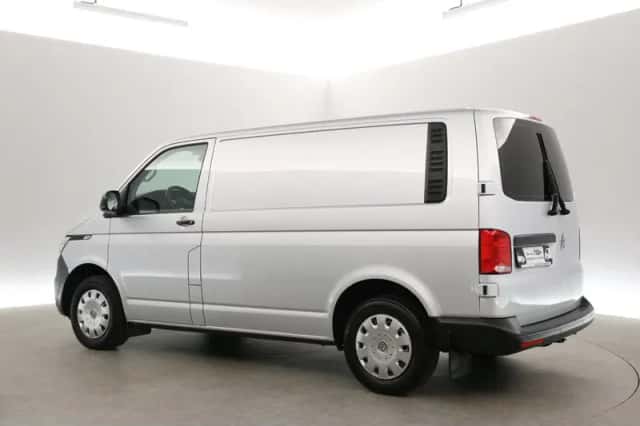 Volkswagen Transporter (2022) thumbnail 4