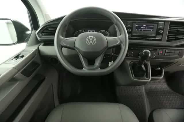 Volkswagen Transporter (2023) thumbnail 2
