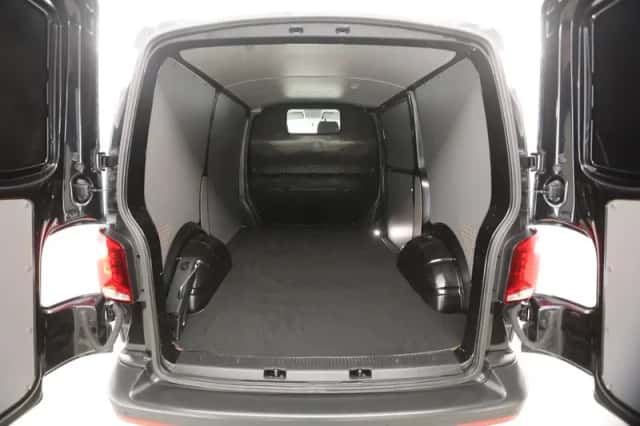 Volkswagen Transporter (2023) thumbnail 3