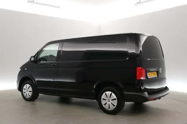 Volkswagen Transporter (2023) thumbnail 4